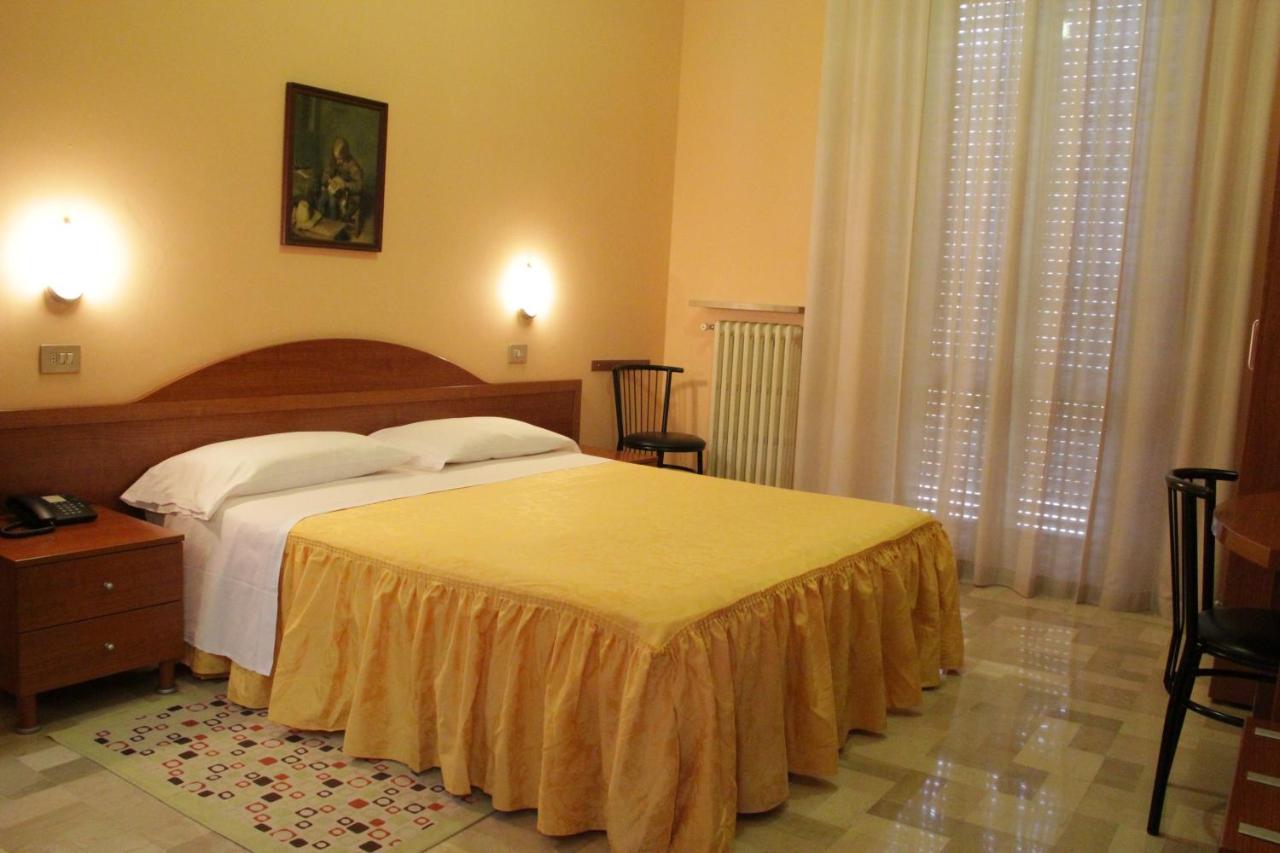 Hotel Capri มิลาน ภายนอก รูปภาพ